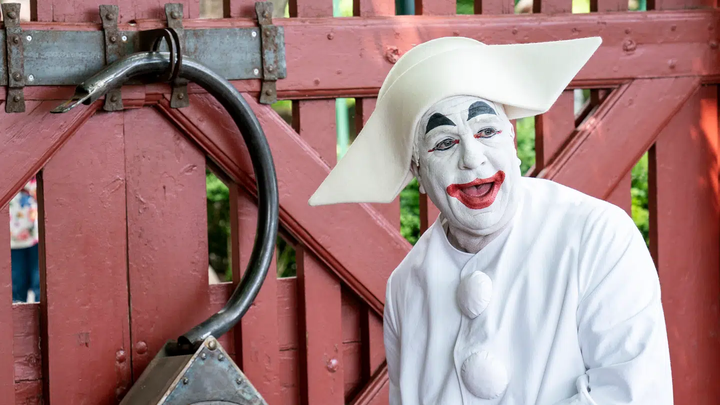 Hvorvidt du til jul kan opleve Pjerrot med nissehue på vides ikke - men Dyrehavsbakken vil i år genindføre en gammel juletraditon.