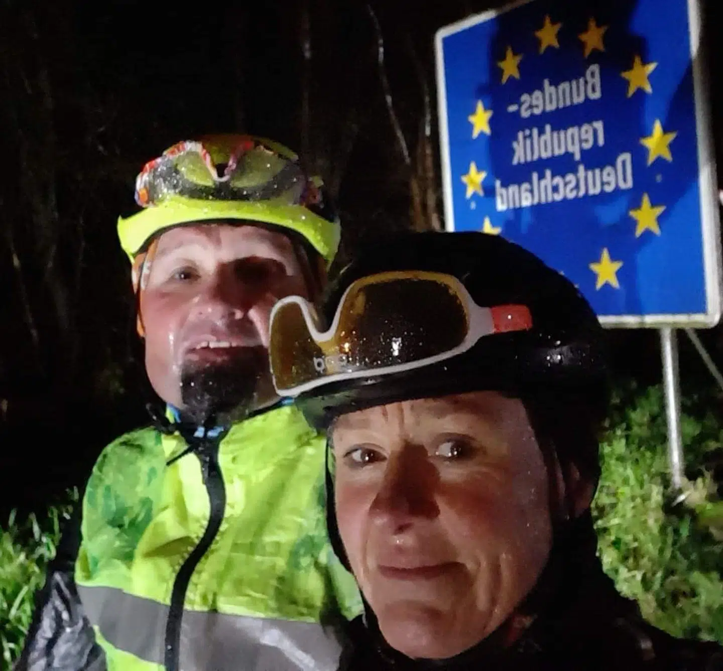 Når kriserne kommer undervejs i cykelløbet, er det bedste, Henrik Hansen kan gøre, at blive ved med at cykle. Her skal hans kæreste, Inger Nielsen, som også selv er en aktiv cykelrytter, være den, der svinger pisken.