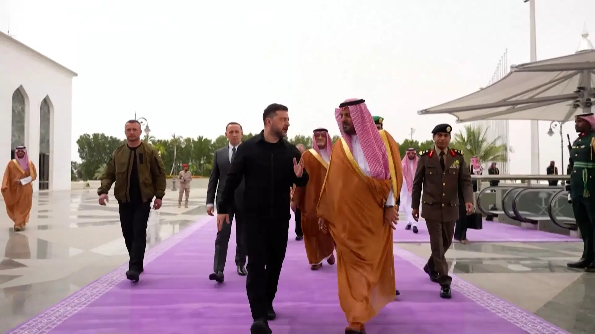 Zelenskyj er ikke bare på solferie – og hans byttehandel kan vise sig genial