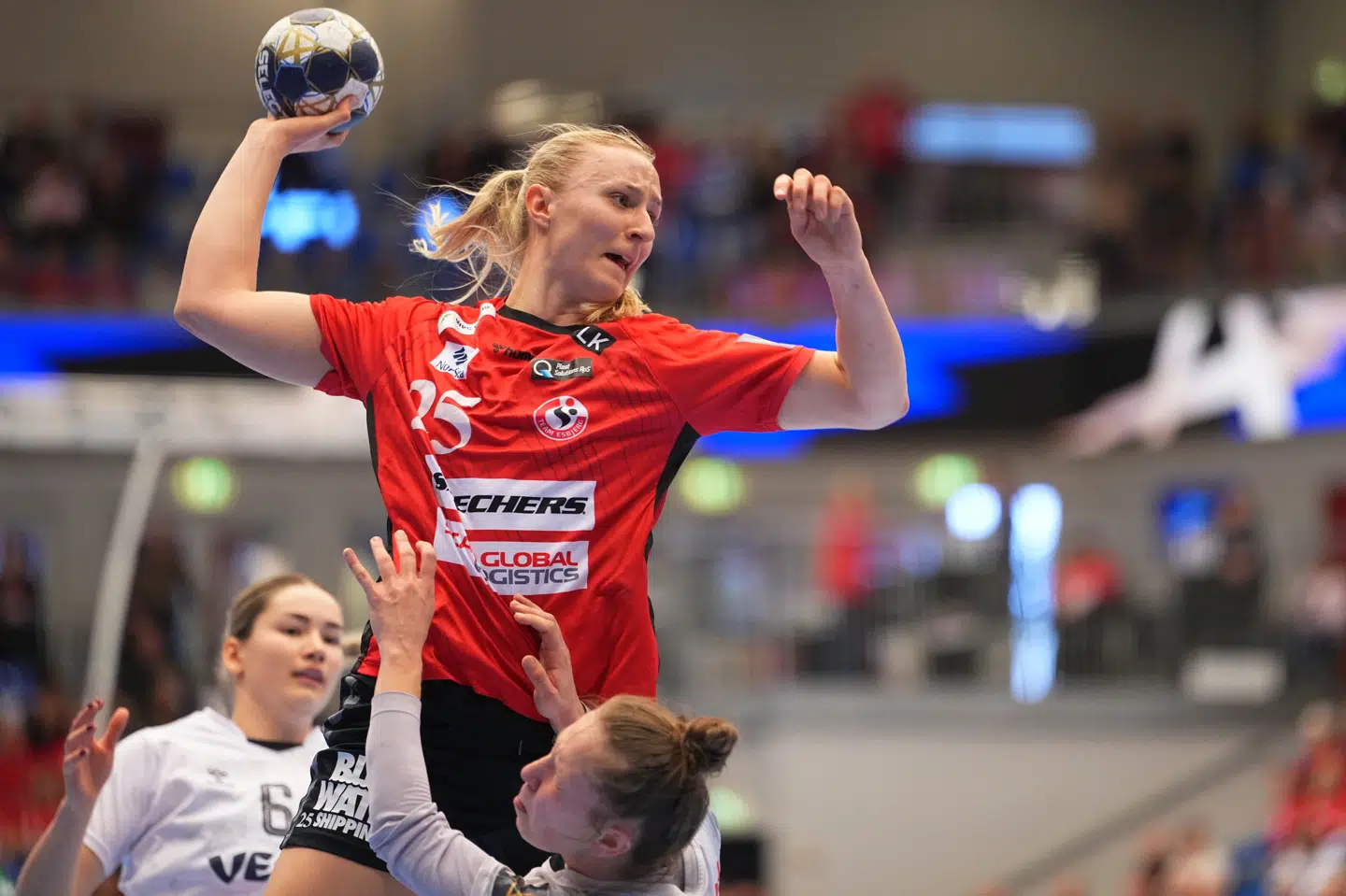 Norske Henny Reistad scorede en tredjedel af Team Esbjergs 15 mål i første halvleg, da vestjyderne tog imod HC Podravka. Reistad havde en mere stille anden halvleg i en kamp, der endte med sikkert avancement i Champions League.