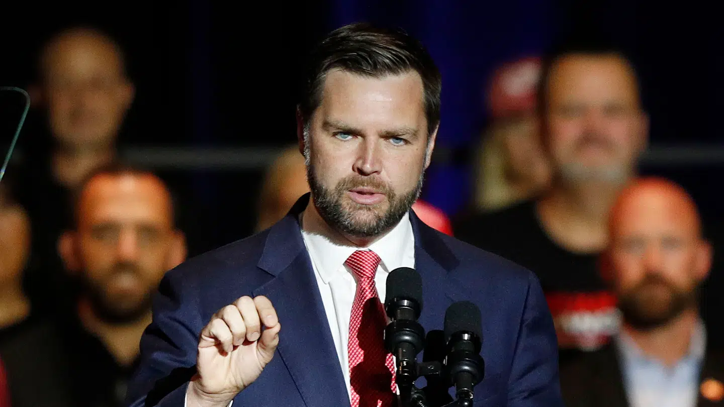 »Tro mig, jeg er besat af det her,« siger J.D. Vance i podcasten.