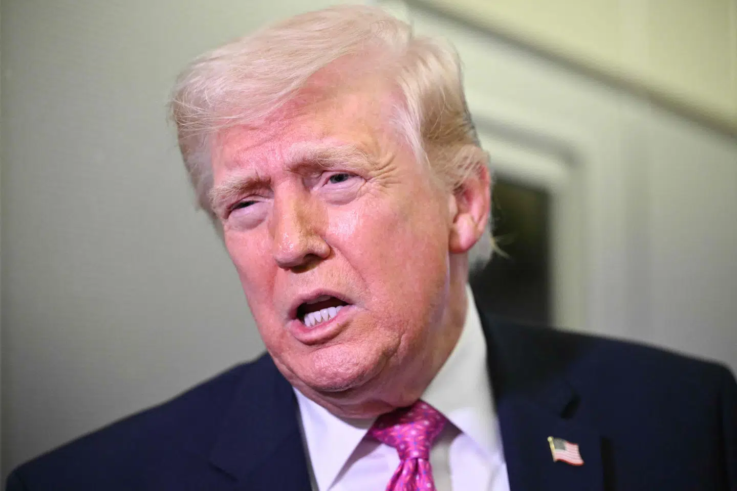 - Måske tager vi øen Kharg, måske gør vi ikke. Vi har mange muligheder, siger Donald Trump søndag i et interview med Financial Times.