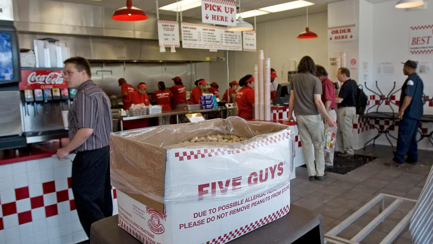 Five Guys blev stiftet i delstaten Virginia i USA i 1986.