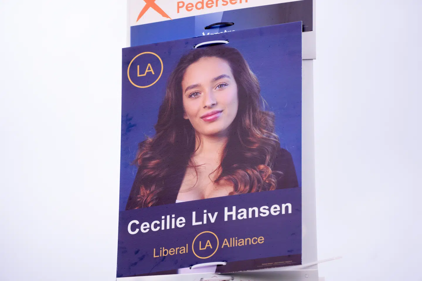 Valgplakat for Cecilie Liv Hansen fra Liberal Alliance i Kolding fra kommunalvalget i november. Nu er hun ekskluderet fra partiet.