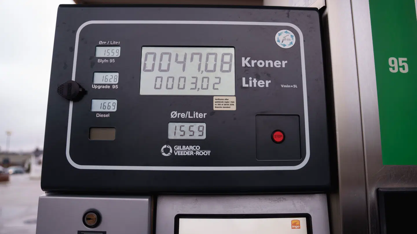 Benzinpriserne er steget på grund af krigen i Mellemøsten.