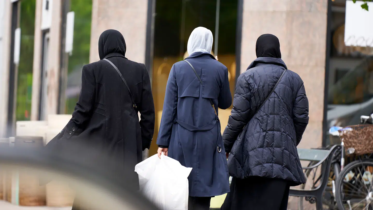 (Arkivfoto) Kvinder med tørklæde på Nørrebrogade, København den 2. juni 2021