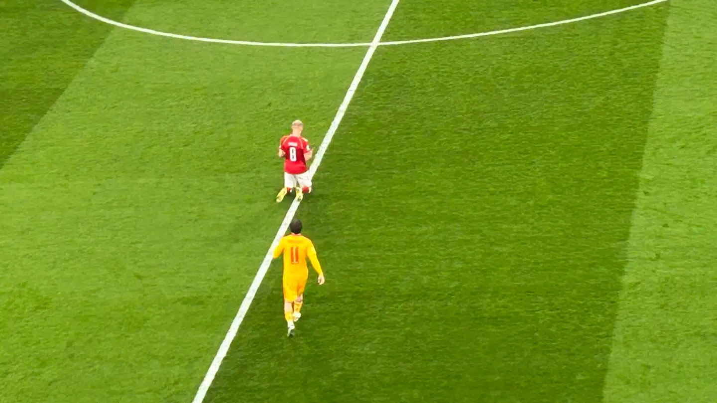 Isaksen gik flere gange på knæ i sejren over Nordmakedonien for at takke Gud.