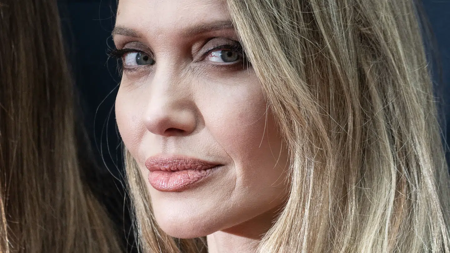 Rygterne er gået amok om, at Angelina Jolie skulle være alt fra en klon til dødeligt syg, efter hun i weekenden dukkede op til et arrangement i Shanghai.