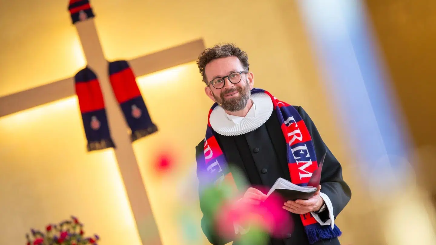 Den fodboldglade sognepræst Morten Sternberg mener, at de danske landsholdsspillere taler ind i en generel tendens om kristendommen.