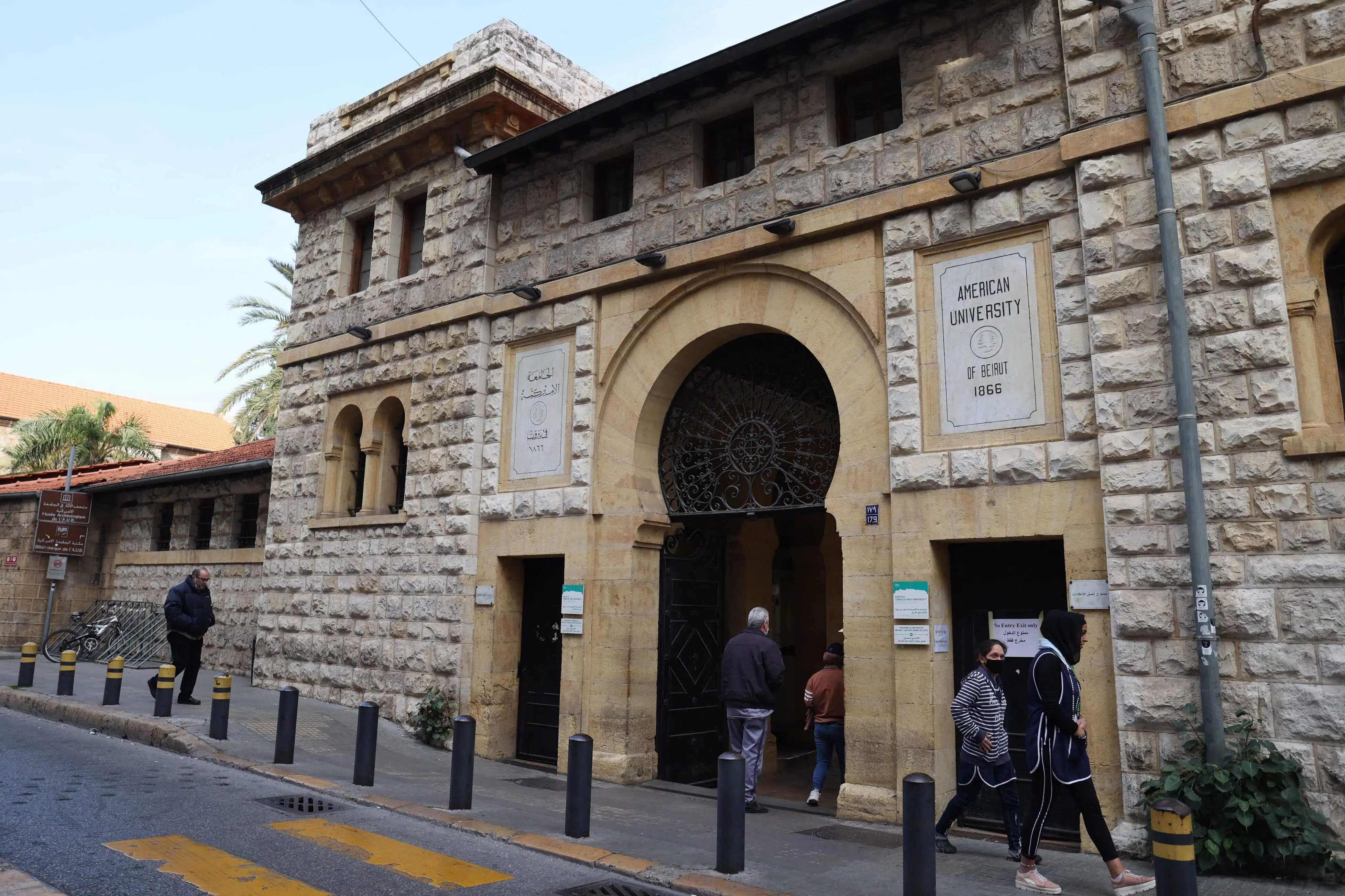 Flere amerikanske universiteter i udlandet rykker online efter iranske trusler