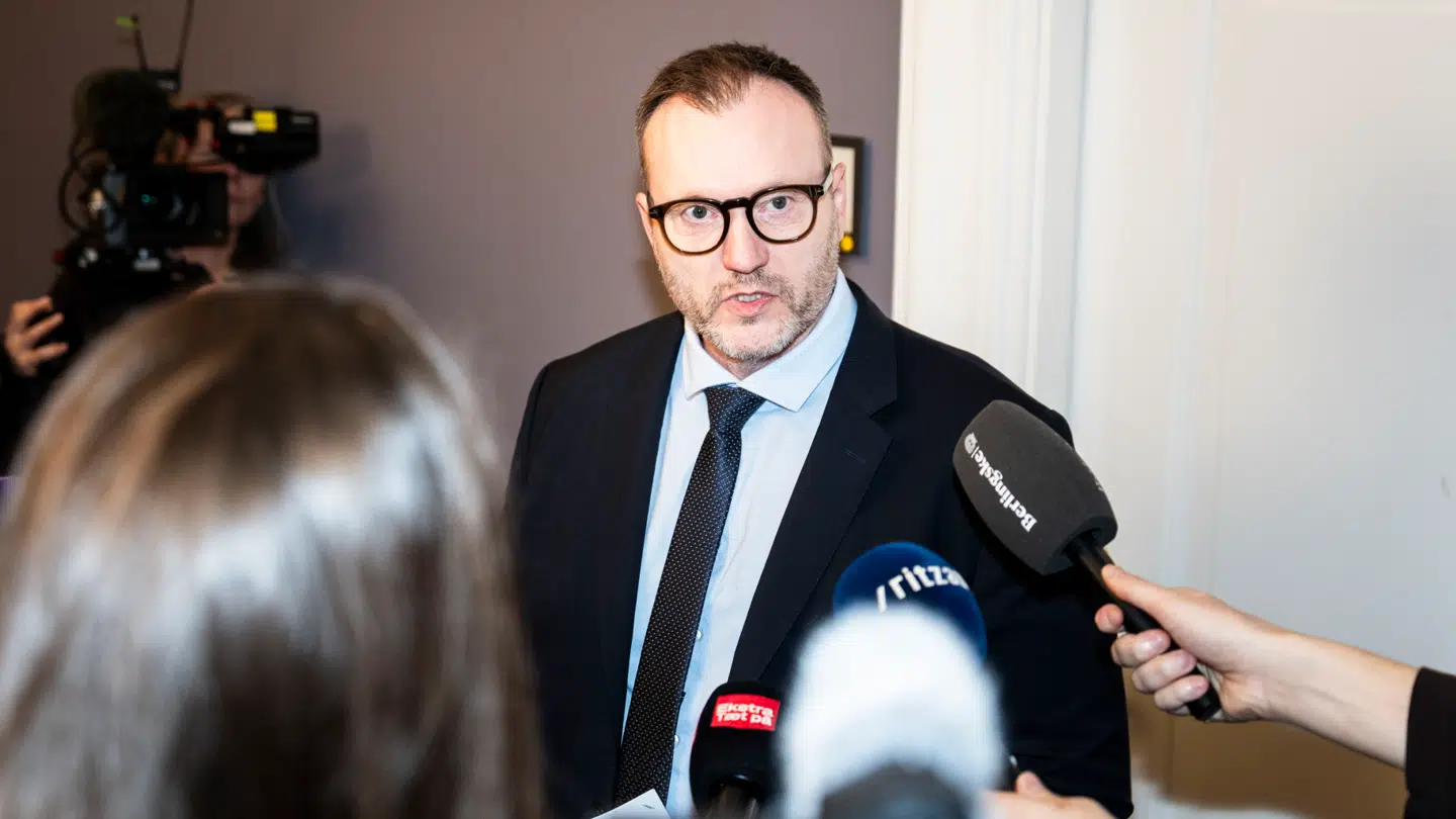 Formand for Borgernes Parti Lars Boje Mathisen svarer på spørgsmål fra pressen på hans kontor på Christiansborg mandag 30. marts.