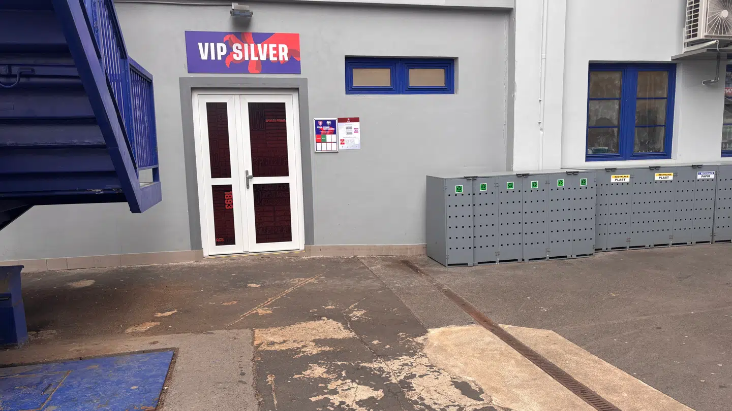 Stadion er ikke lige velholdt alle steder.