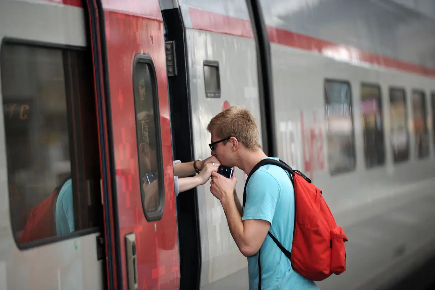 Spaniens højesteret fastslog mandag, at et kys på hånden uden samtykke kan tolkes som seksuelt overgreb. (Arkivfoto).