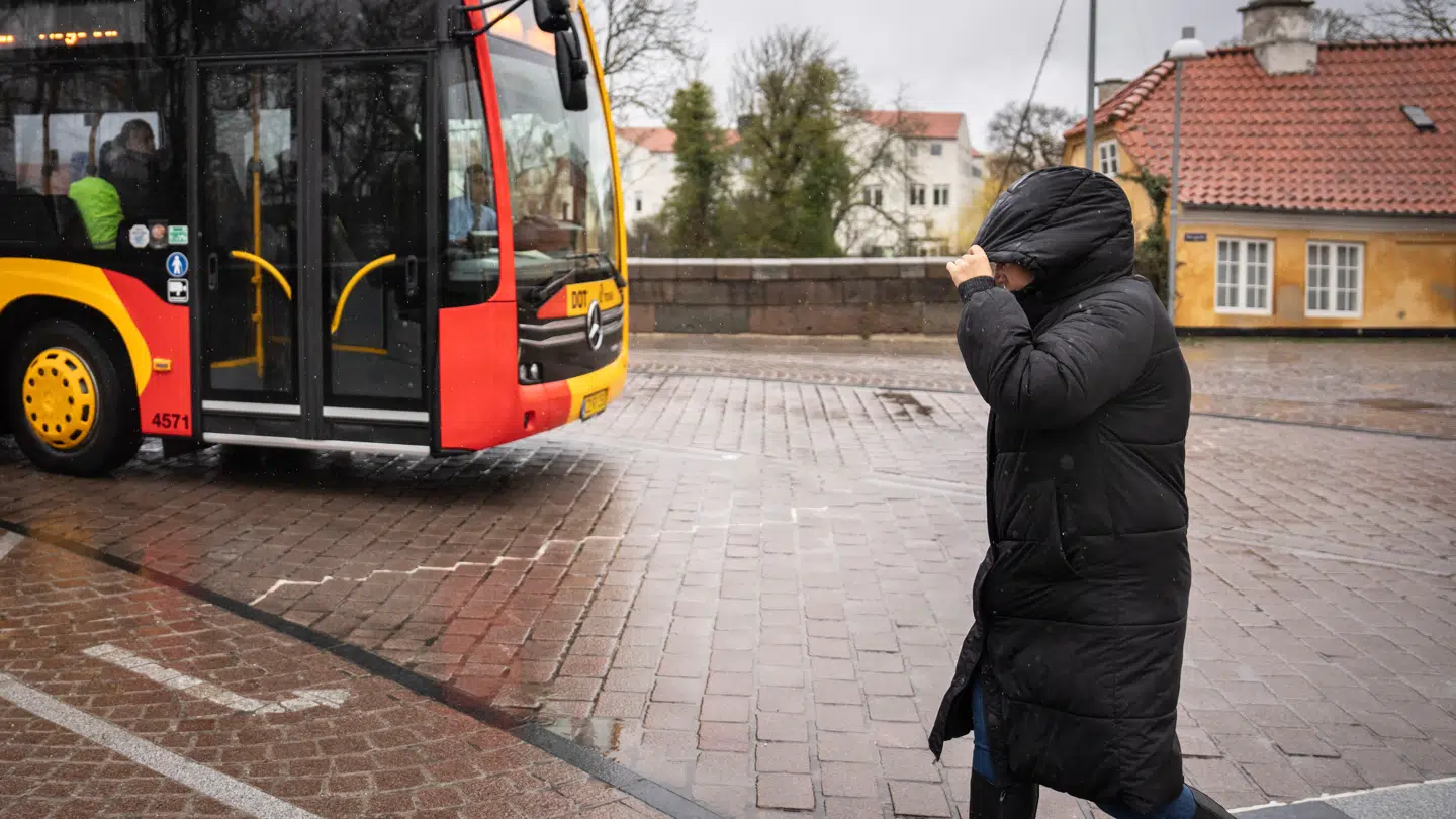 Selvom solskinnet kigger relativt meget frem tirsdag, så kan vejret godt være drilskt i morgentimerne.