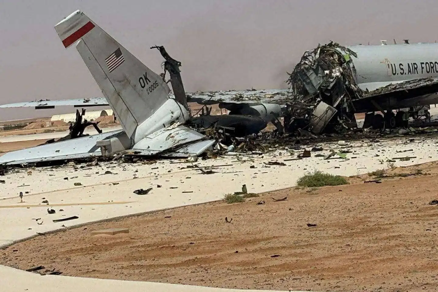 Medierne BBC og CNN har tidligere verificeret, at billeder af et ødelagt amerikanske E-3-overvågningsfly er taget på militærbase i Saudi-Arabien. (Arkivfoto).