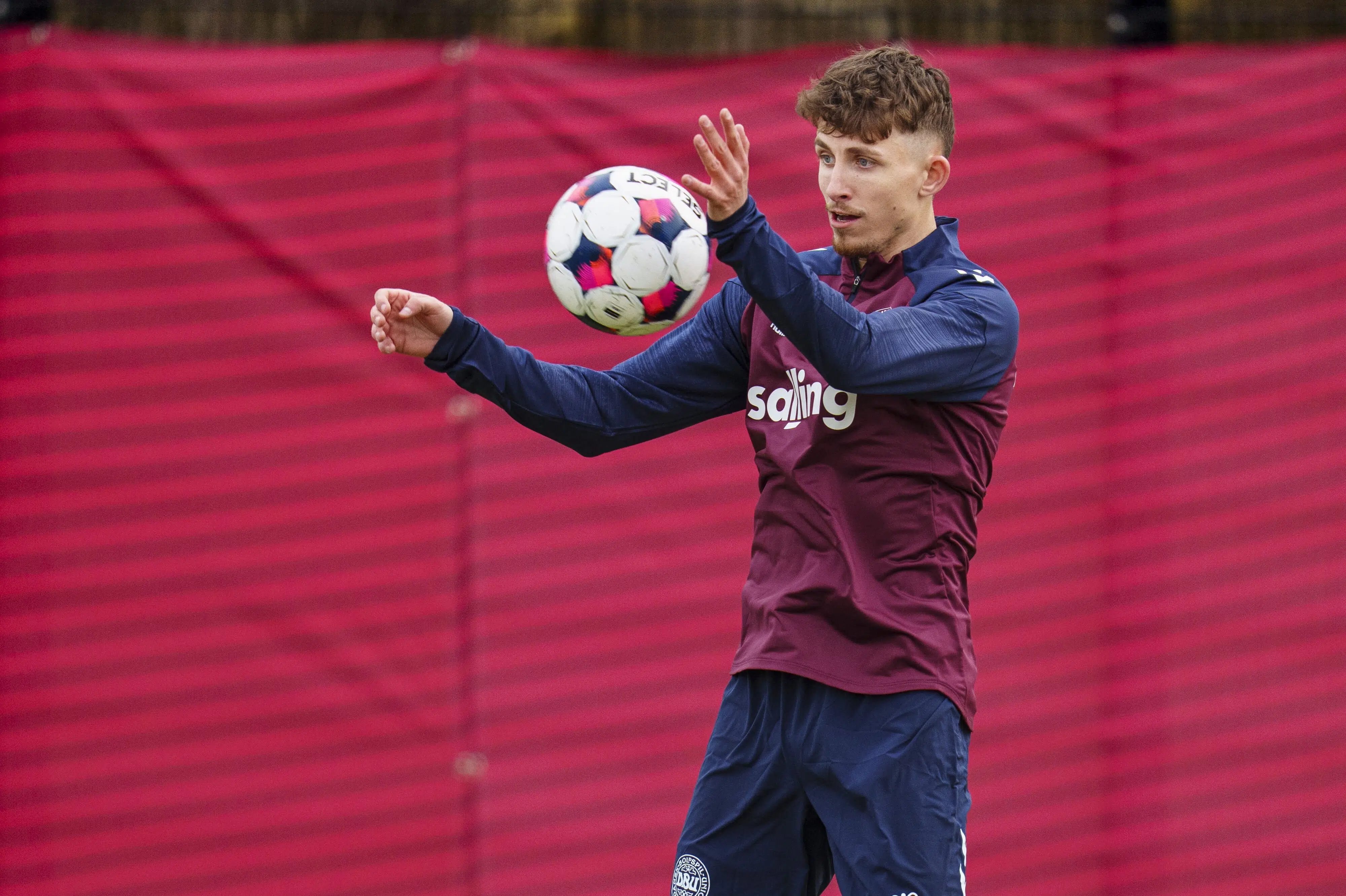 Lindstrøm og Victor Bak må se med fra tribunen mod Tjekkiet