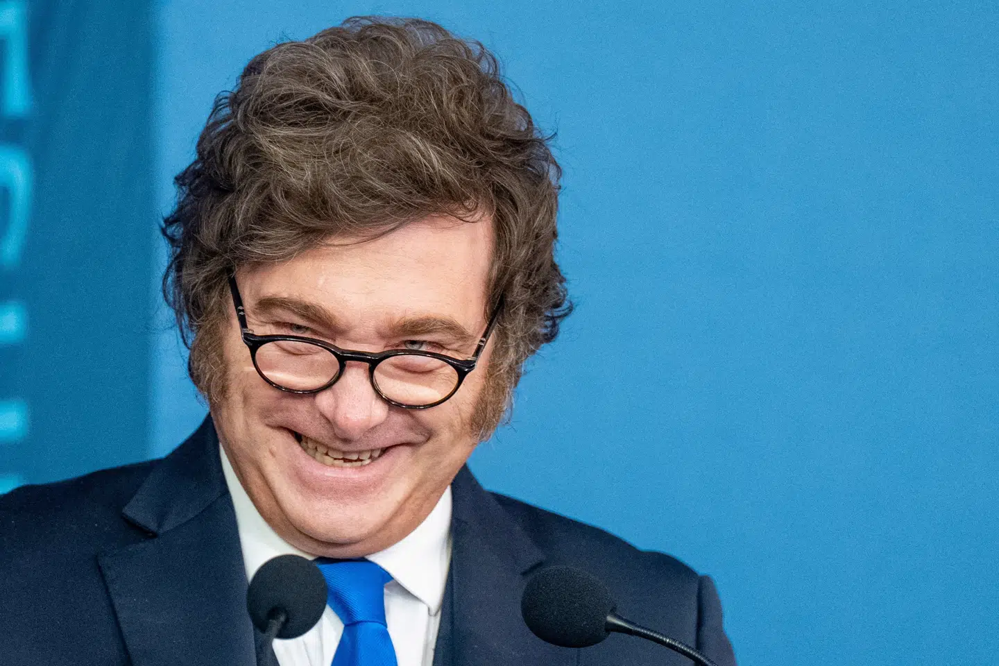 Argentinas præsident, Javier Milei, kommer ofte med voldsomme udbrud mod liberale værdier og omfavner personer som Donald Trump og Ungarns Viktor Orbán. Men når det gælder den økonomiske politik, er Milei de to ultrakonservatives diametrale modsætning.