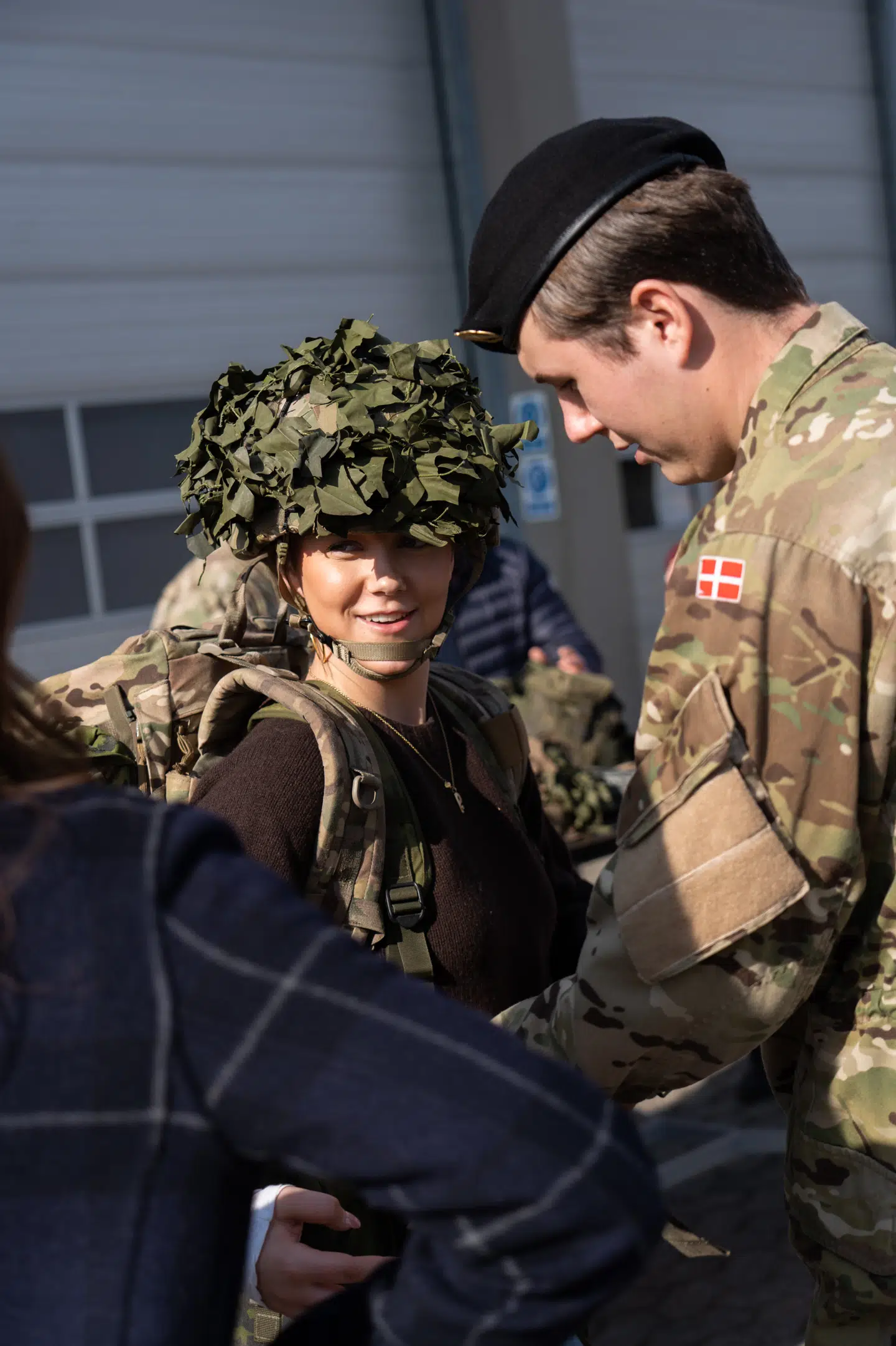 Et billede fra kongehuset fra marts 2025 viser prinsesse Isabella prøve udstyr under besøg på kasernen, da kronprins Christian aftjente sin værnepligt. (Arkivfoto).