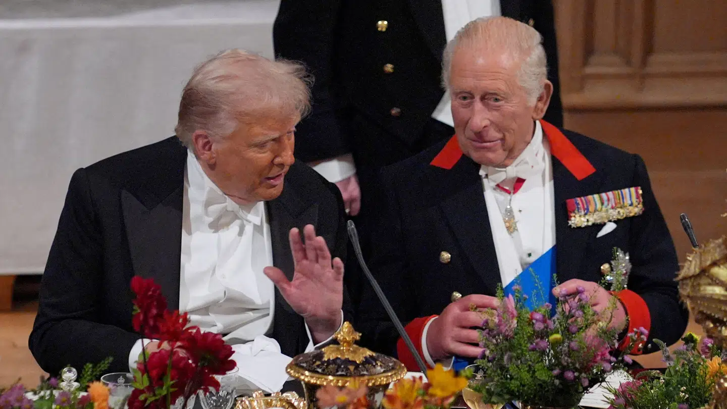 Den amerikanske præsident, Donald Trump, og den britiske kong Charles har tidligere mødt hinanden. Her er de til middag på Windsor Castle i Berkshire i England.