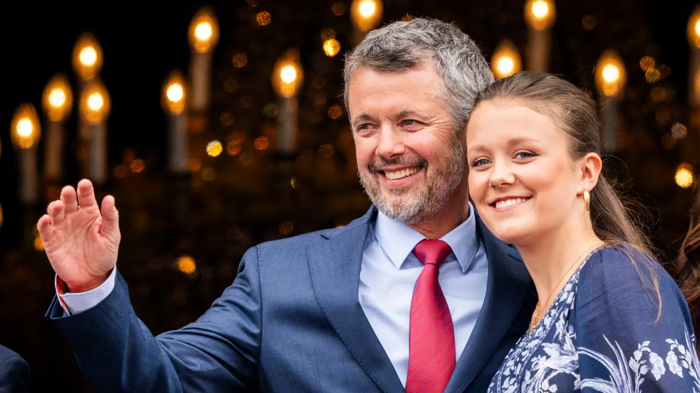 Prinsesse Isabella vinkede med sin far kong Frederik fra Amalienborgs balkon på hans 56 års fødselsdag – men hun kommer ikke til at følge i hans fodspor med en lang militær uddannelse, vurderer en kongehusekspert nu.