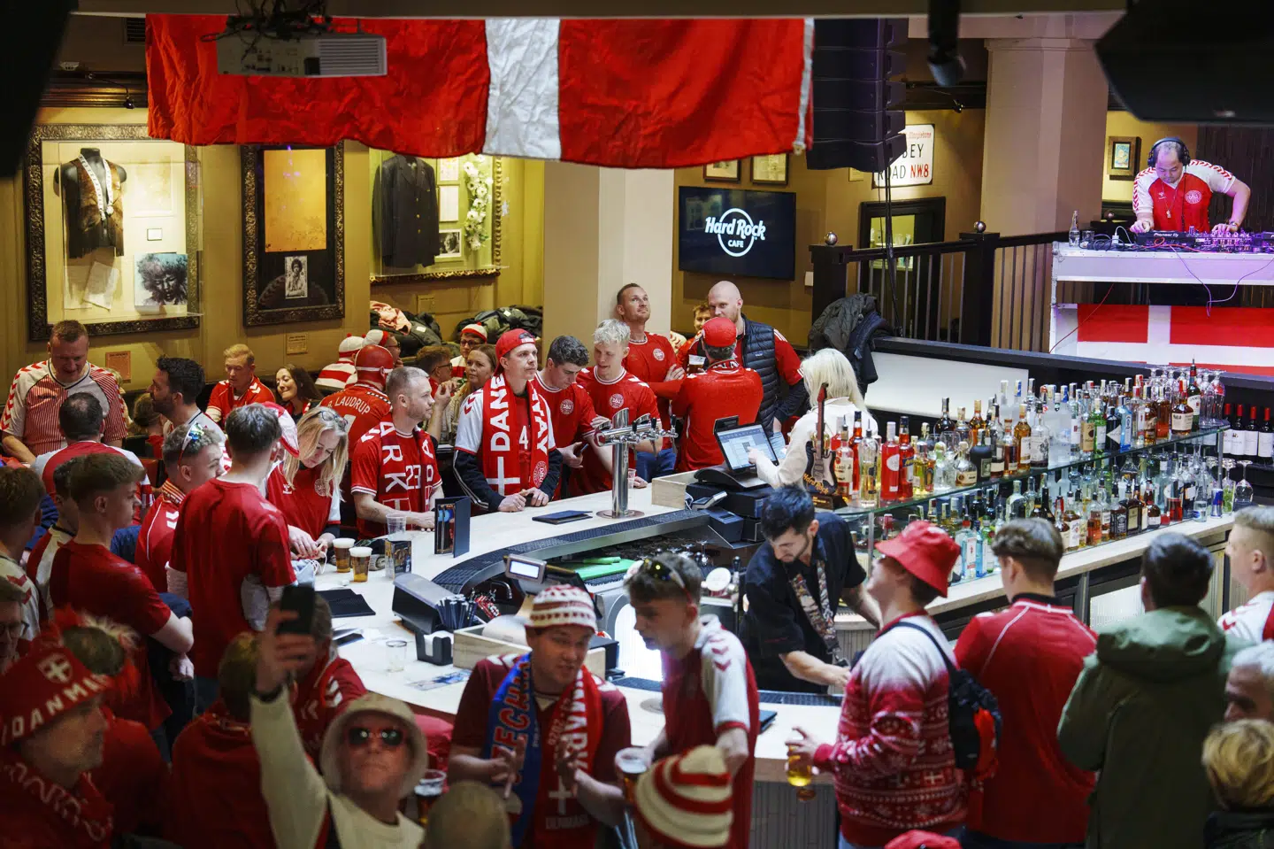 Danske fodboldfans i Prag før tirsdagens VM-playoffkamp mellem Tjekkiet og Danmark.