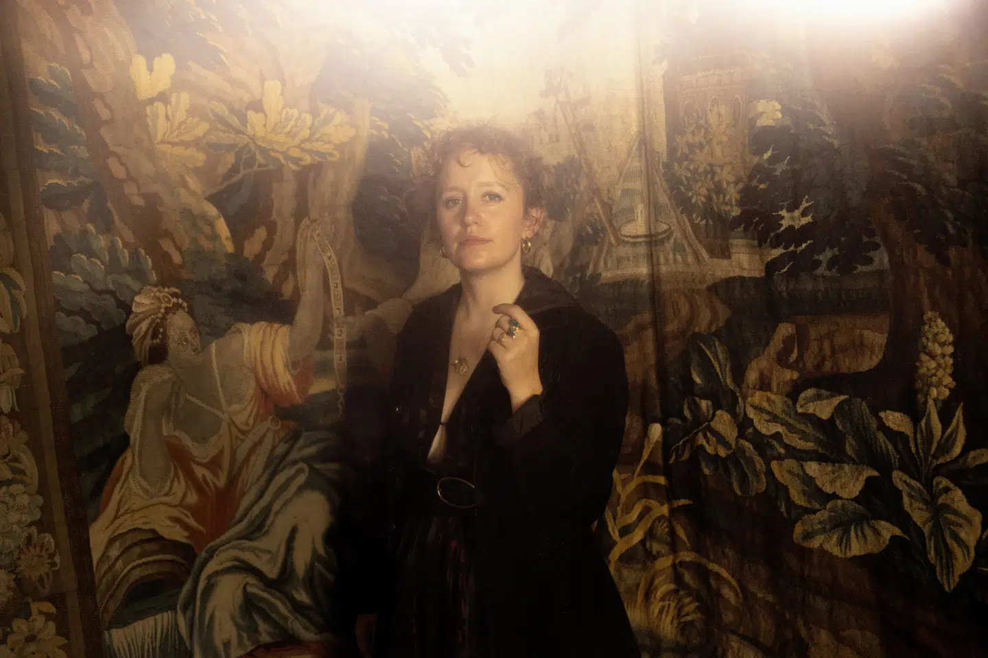 Forfatter Olga Ravn fotograferet på Rosenborg Slot i forbindelse med udgivelsen af romanen "Voksbarnet". (Arkivfoto).