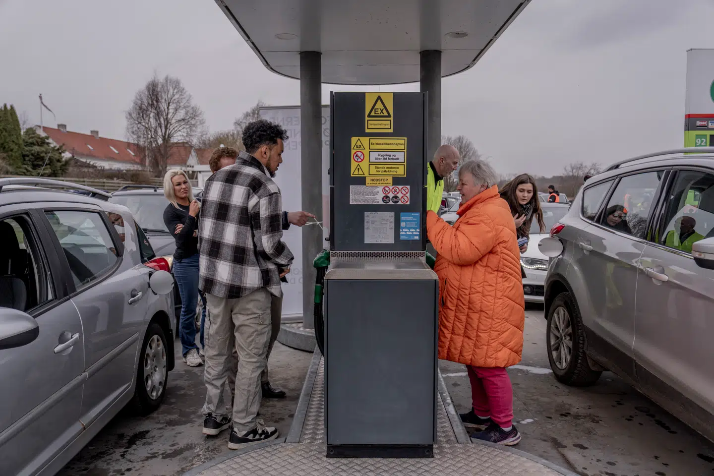 Selvom krigen i Mellemøsten har skabt frygt for galoperende inflation, mener to økonomer, at en ny regering bør være påpasselige med at dele økonomiske gaver ud – som blandt andet billig brændstof. Under valgkampen uddelte Dansk Folkeparti billig benzin og diesel – blandt andet i Assens.