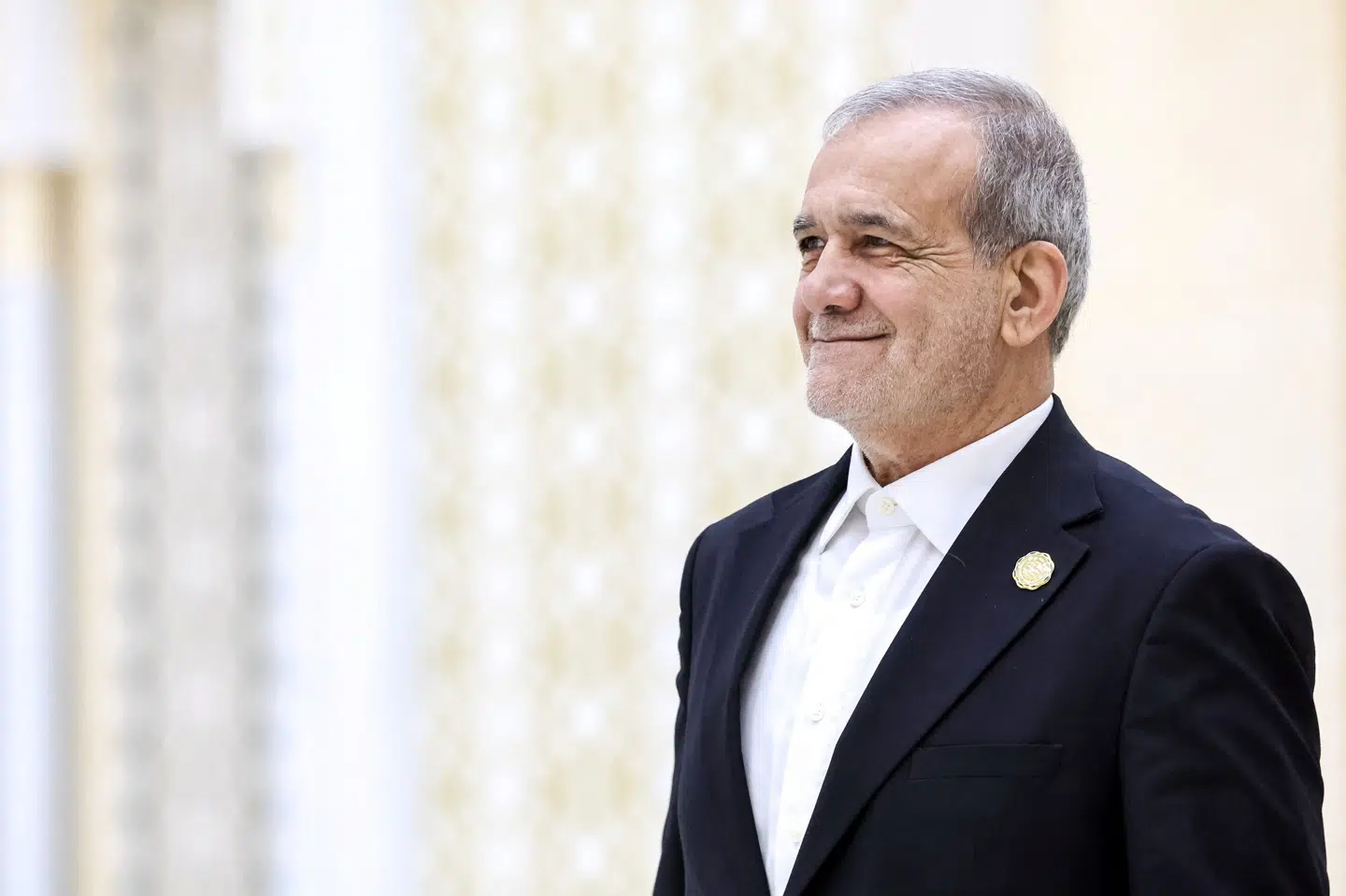 Irans præsident, Masoud Pezeshkian, siger, at han gerne vil have afsluttet krigen. Men Iran ønsker sikkerhed også i fremtiden, lyder det fra ham. (Arkivfoto).