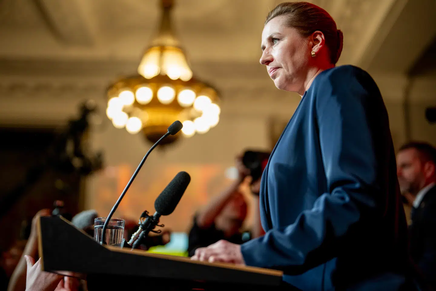 På valgaftenen fandt statsminister og S-formand Mette Frederiksen en vis naturlighed i sit partis store tilbagegang. Poul Schlüter (K), Poul Nyrup Rasmussen (S) og Anders Fogh Rasmussen (V) var også gået tilbage ved deres tredje valg, bemærkede hun.