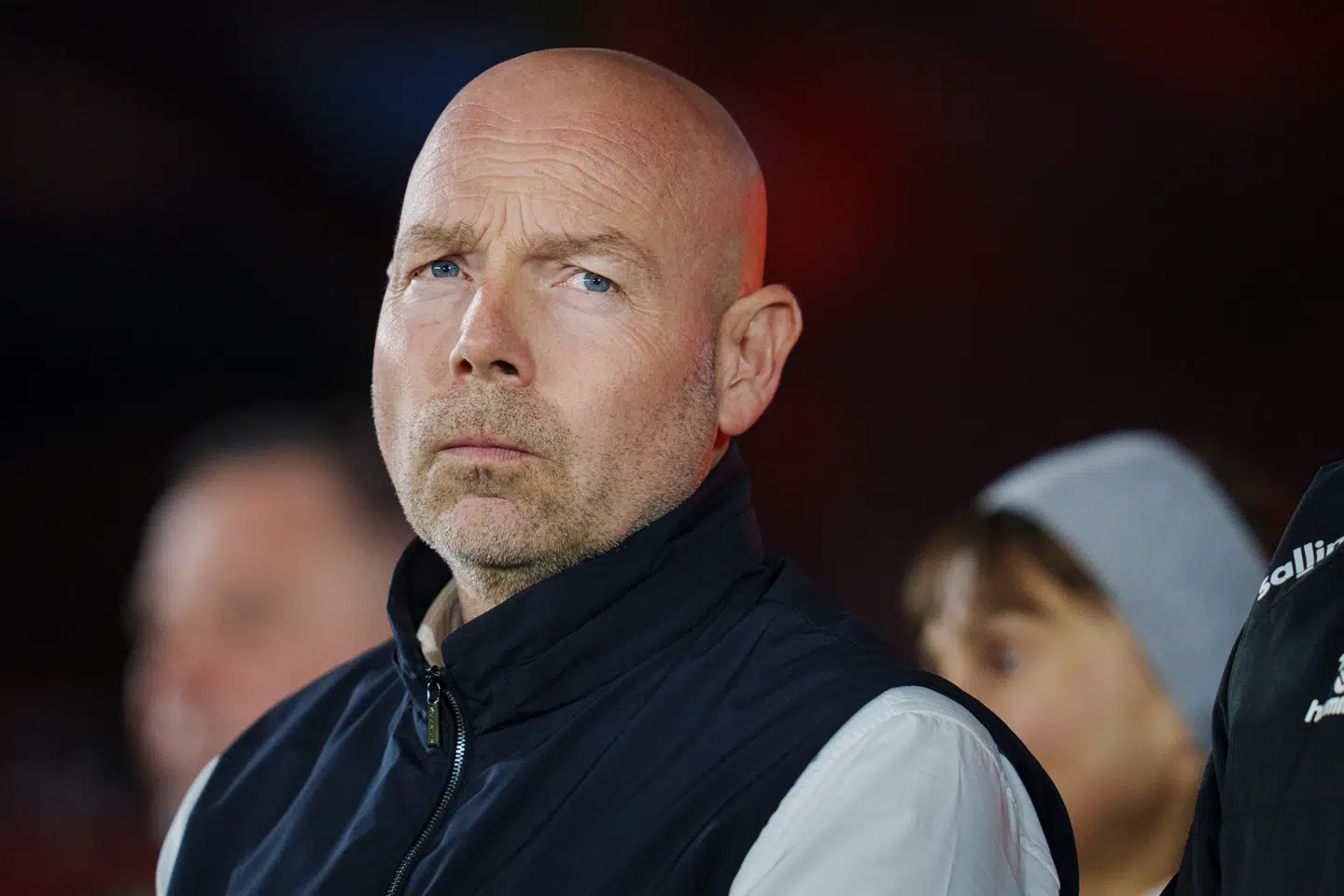 Brian Riemer var dybt skuffet, efter Danmark missede VM-kvalifikation. Nu hagler kritikken ned over ham.