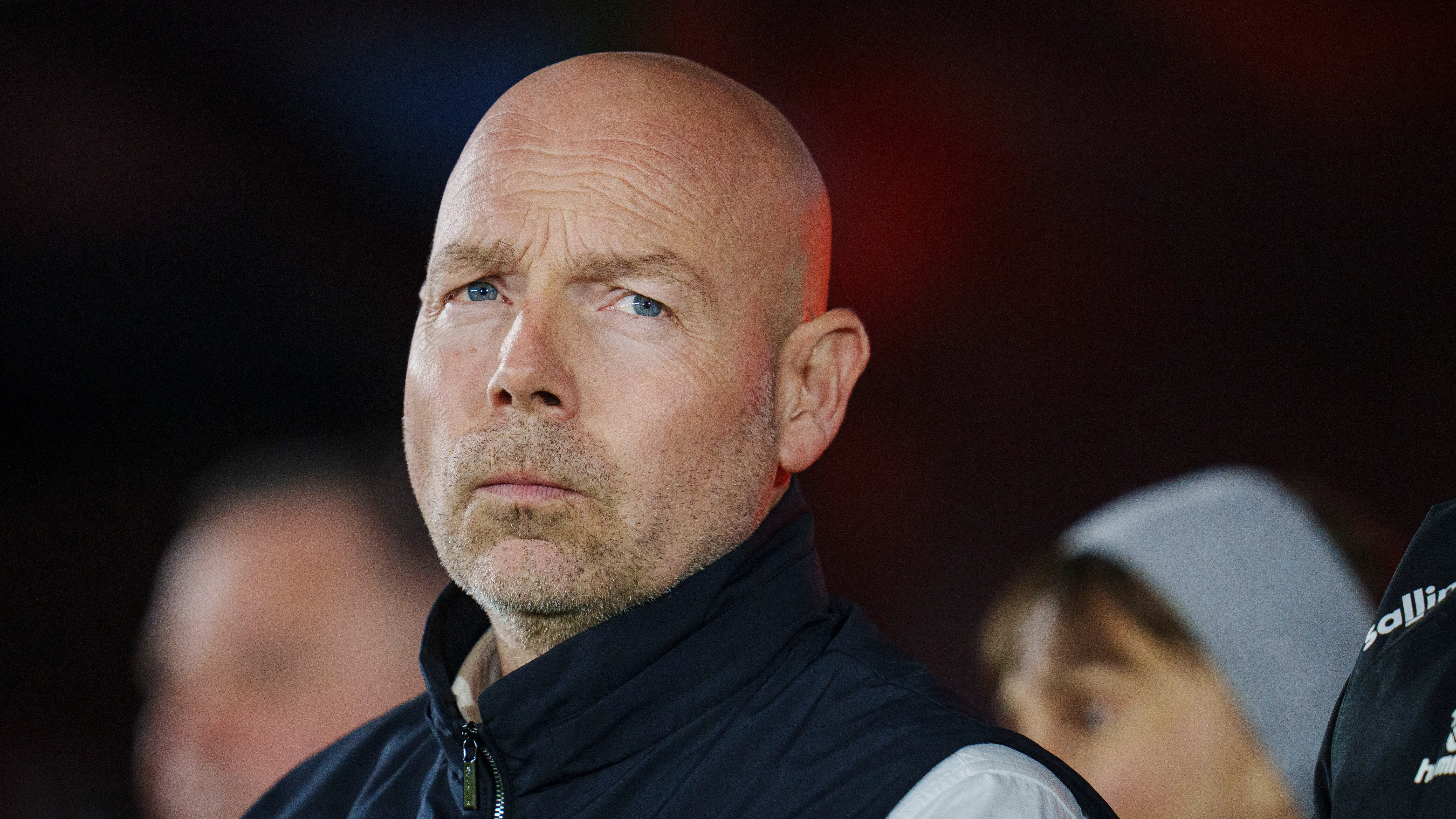 Rasende Gravesen slagter Riemer: 'Hjælpetræner – han er færdig'