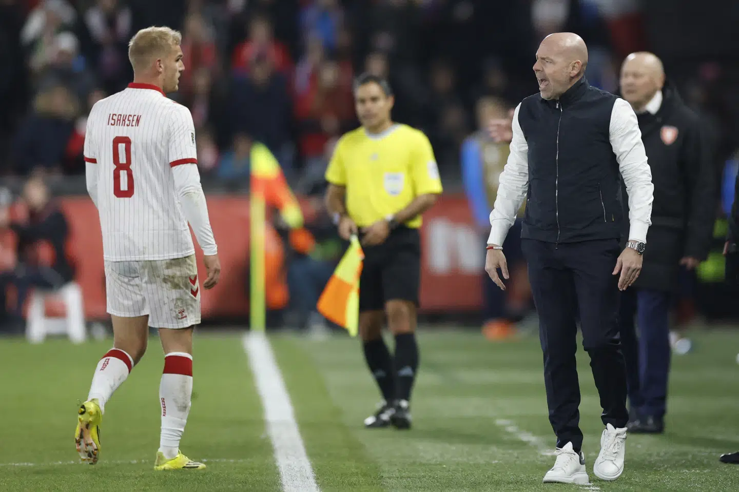 Brian Riemer har kontrakt med DBU frem til sommeren 2028, men allerede nu er der debat om landstrænerens fremtid.