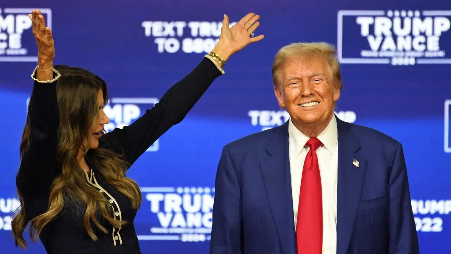 Kristi Noem, der er tidligere guvernør i delstaten South Dakota, er en nær støtte af Donald Trump.