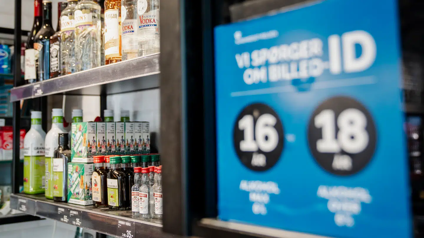 Alkohol skal nu placeres væk fra kassen, slik, chip samt frugt-, grønt- og børneafdelinger.