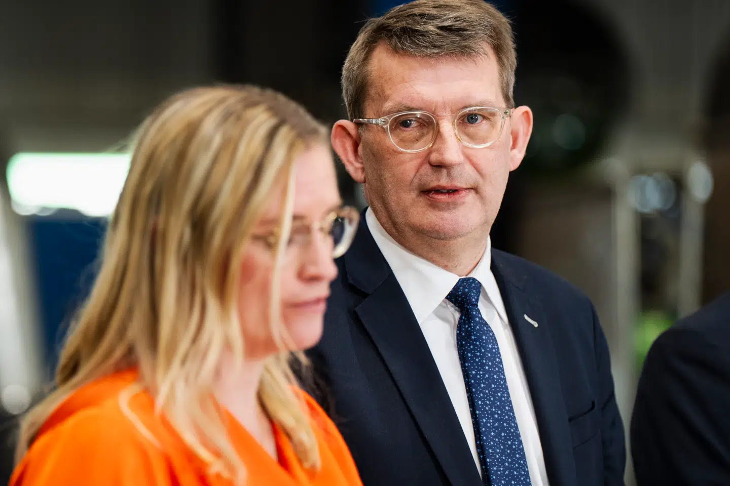 Venstre har fået sit dårligste valg til Folketinget nogensinde. Men partiet har ikke noget alternativ til det nuværende formandskab, lyder kritikken flere steder i partiets bagland.