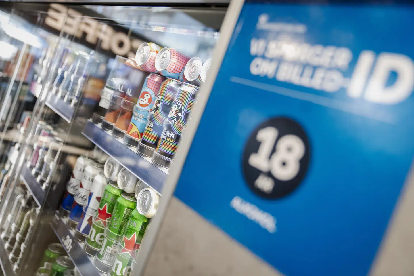 Onsdag 1. april træder nye regler i kraft, der skal gøre alkohol mindre synlige på butikshylderne. (Arkivfoto).