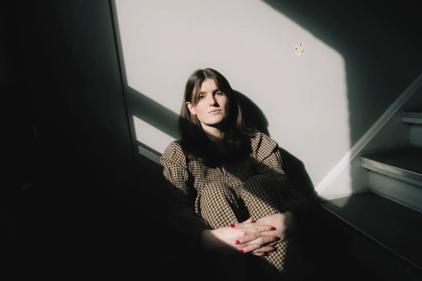 Emilla Møller følte sig ikke længere sikker i nattelivet efter en hændelse i København. Da hun begyndte at gå ud igen, bad hun konsekvent bartendere om at smage på hendes drinks. Et seriøst forsøg på at genvinde trygheden, der blev mødt med latter.