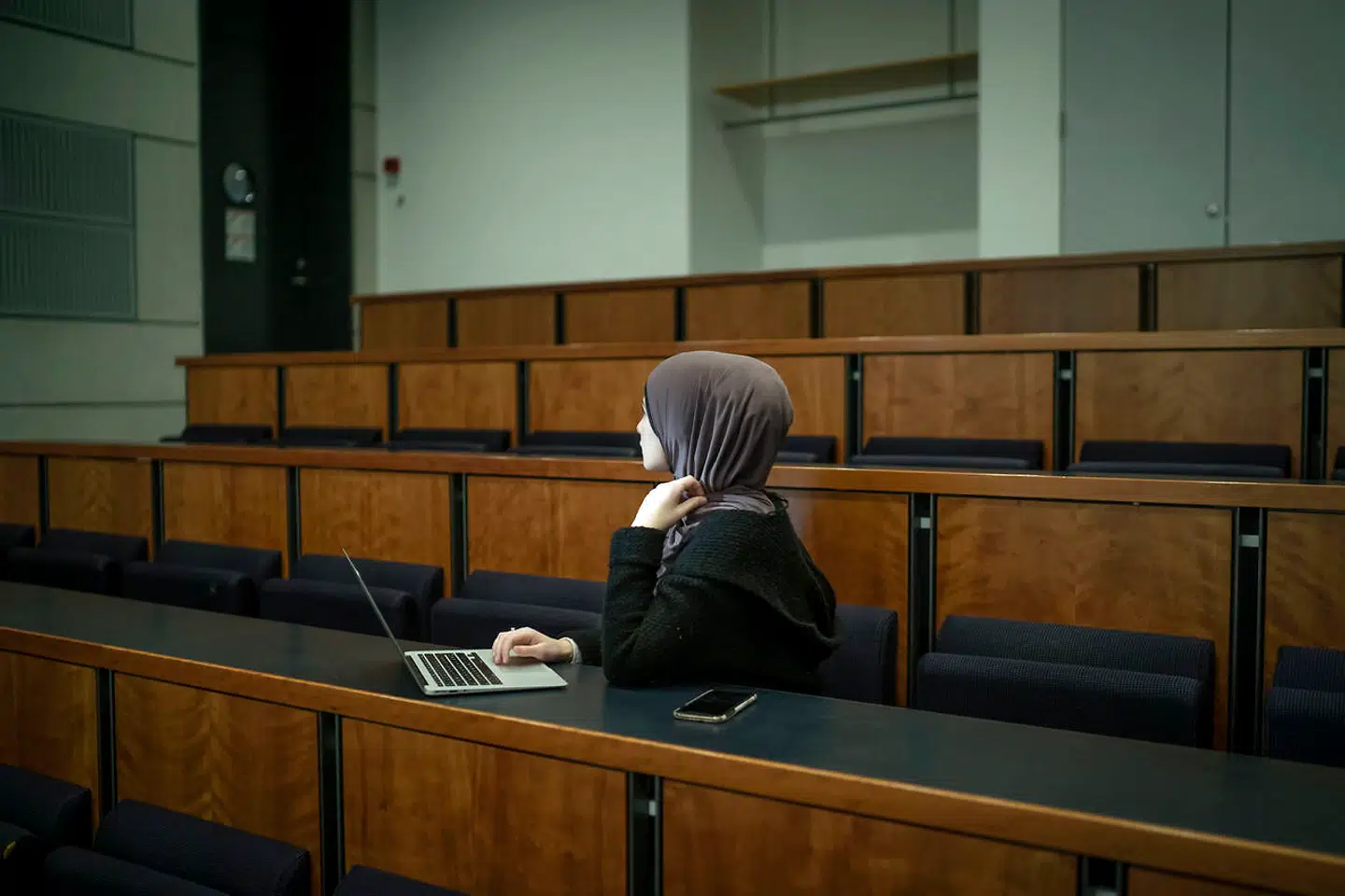 Fatima Samsam er lillesøster til Ahmed Samsam og læser på CBS. Hun mødtes i sommeren med »Søren« fra PET. Der kom dog ikke noget ud af mødet. Hun siger, at »når jeg i dag tænker tilbage på mødet, forstår jeg, hvad PET ville opnå. De to ville bare være sikre på, at jeg ikke havde beviser, der belastede PET.«