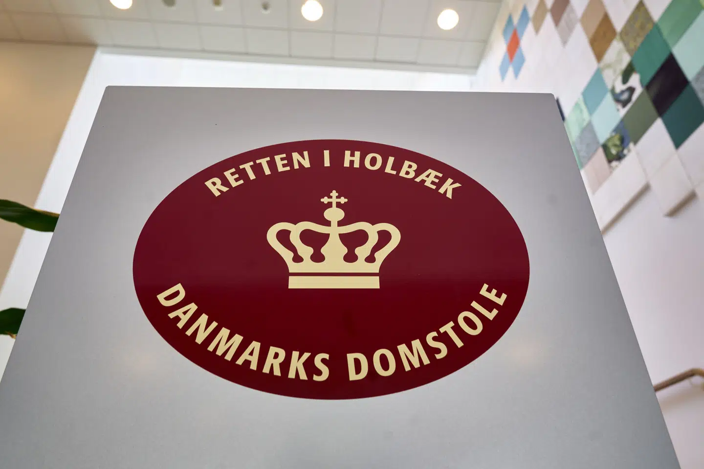 Retten i Holbæk idømte i marts Markus Hvass, der er kendt fra "Naboen fra helvede", syv dages betinget fængsel. Han har nu anket dommen til frifindelse. (Arkivfoto).