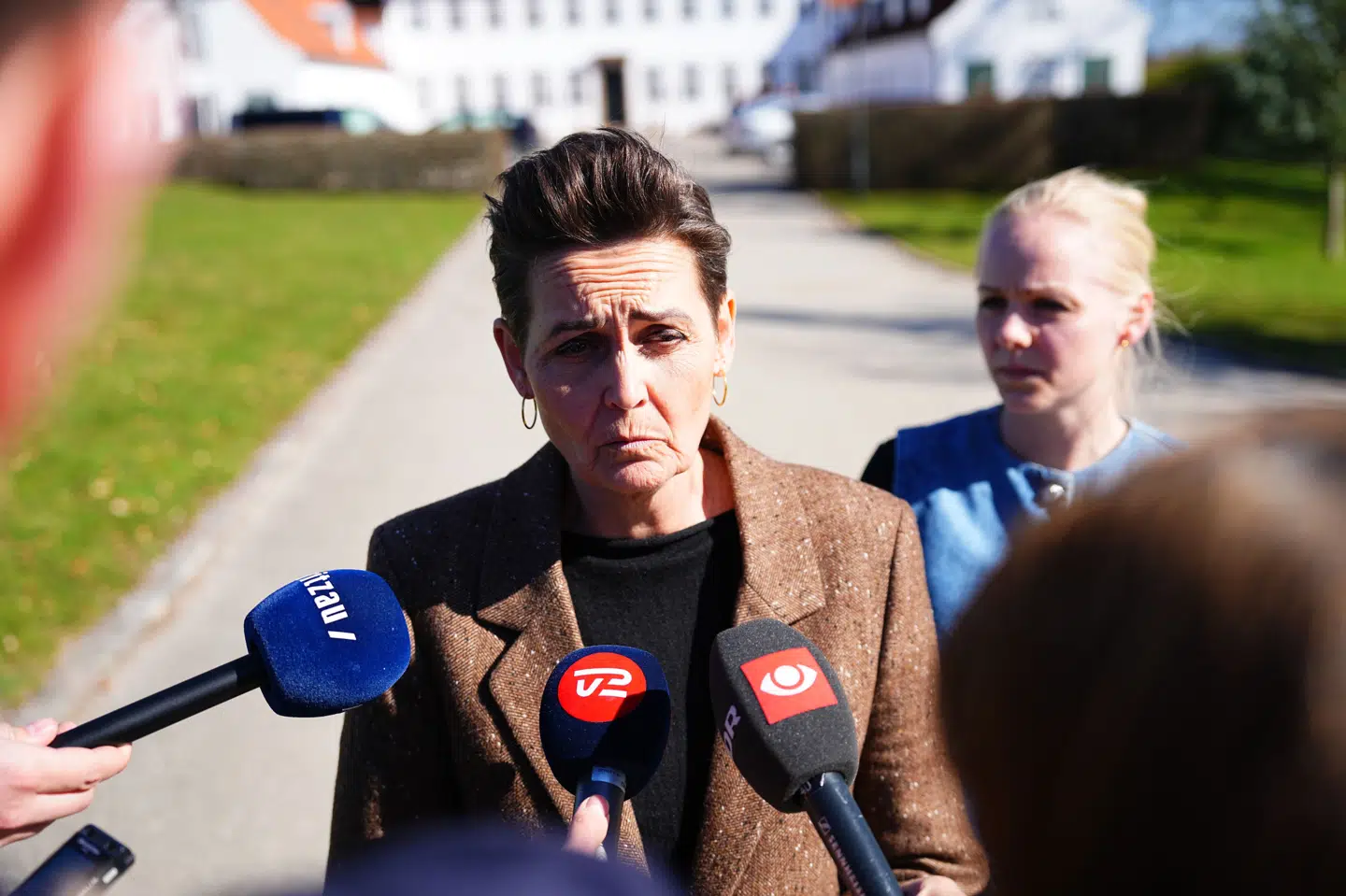 SF-formand Pia Olsen Dyhr på vej ud fra regeringsforhandlingerne på Marienborg.