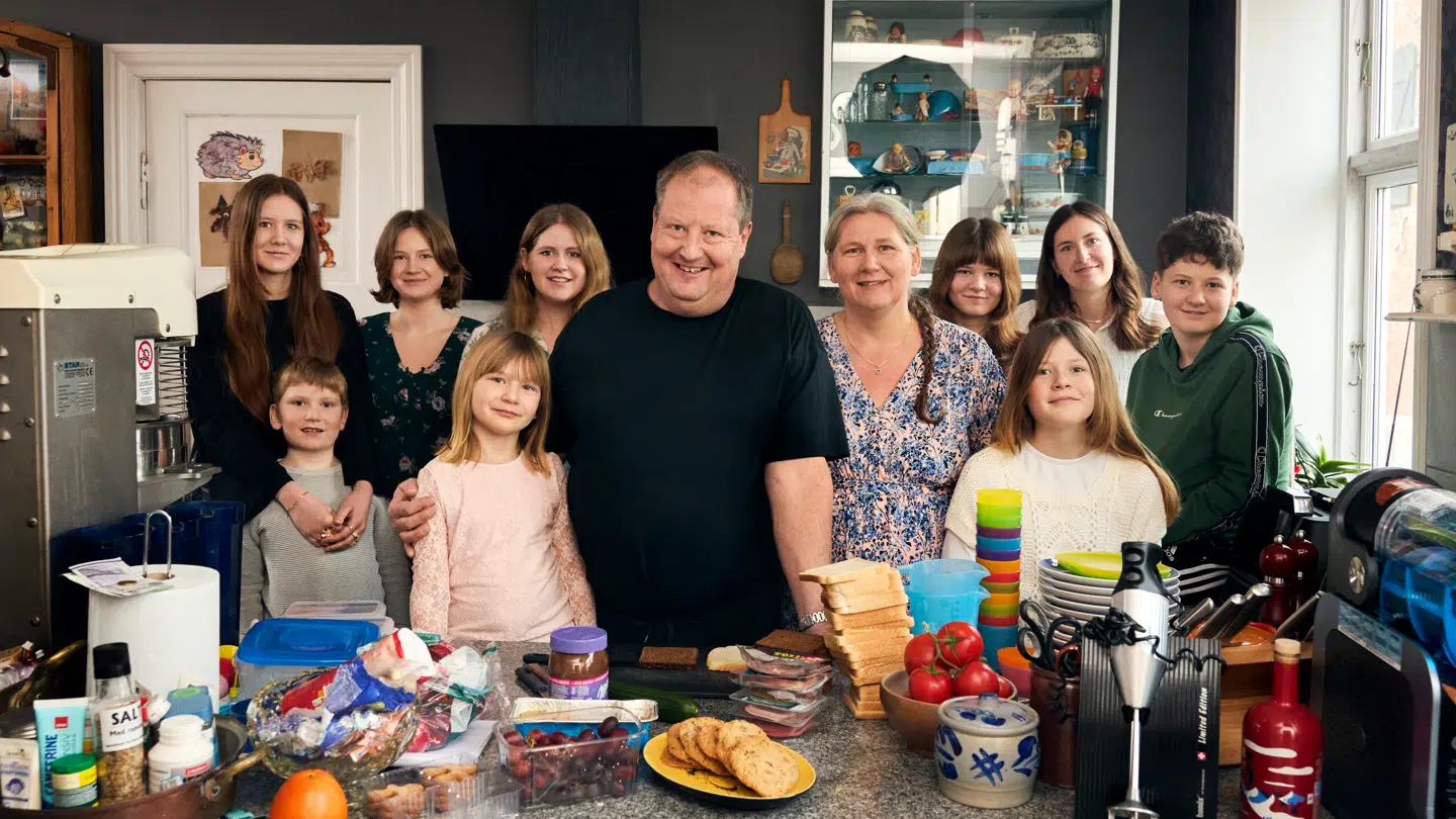 54-årige Jesper og 50-årige Gitte har sammen 13 børn, hvoraf 9 af dem stadig bor hjemme.