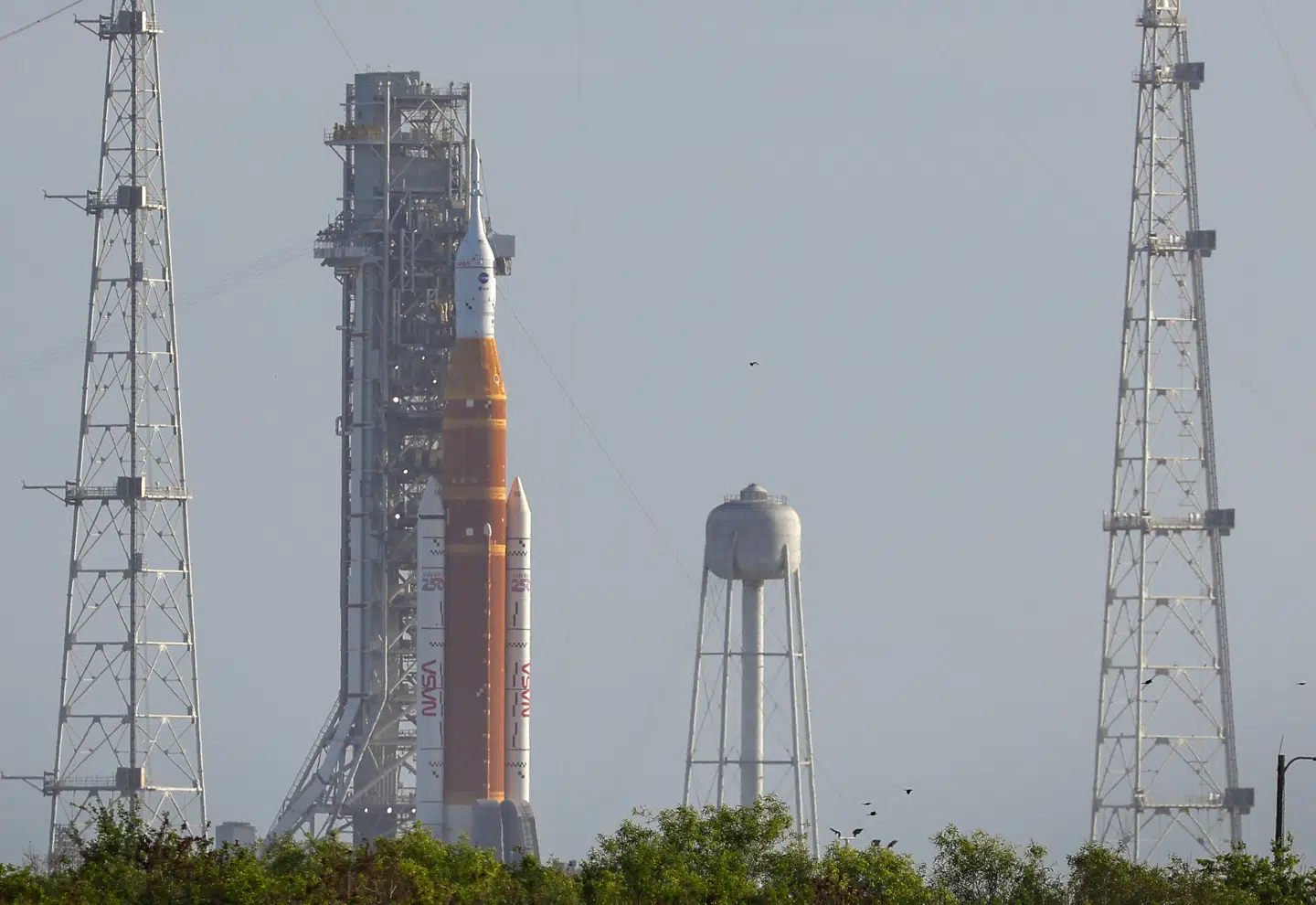 Artemis II bliver den første bemandede tur med Orion-kapslen, der er delvist genanvendelig.