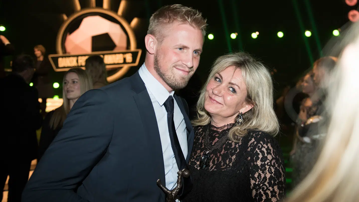 Kasper Schmeichel fotograferet med sin mor, Bente Schmeichel, tilbage i 2016.