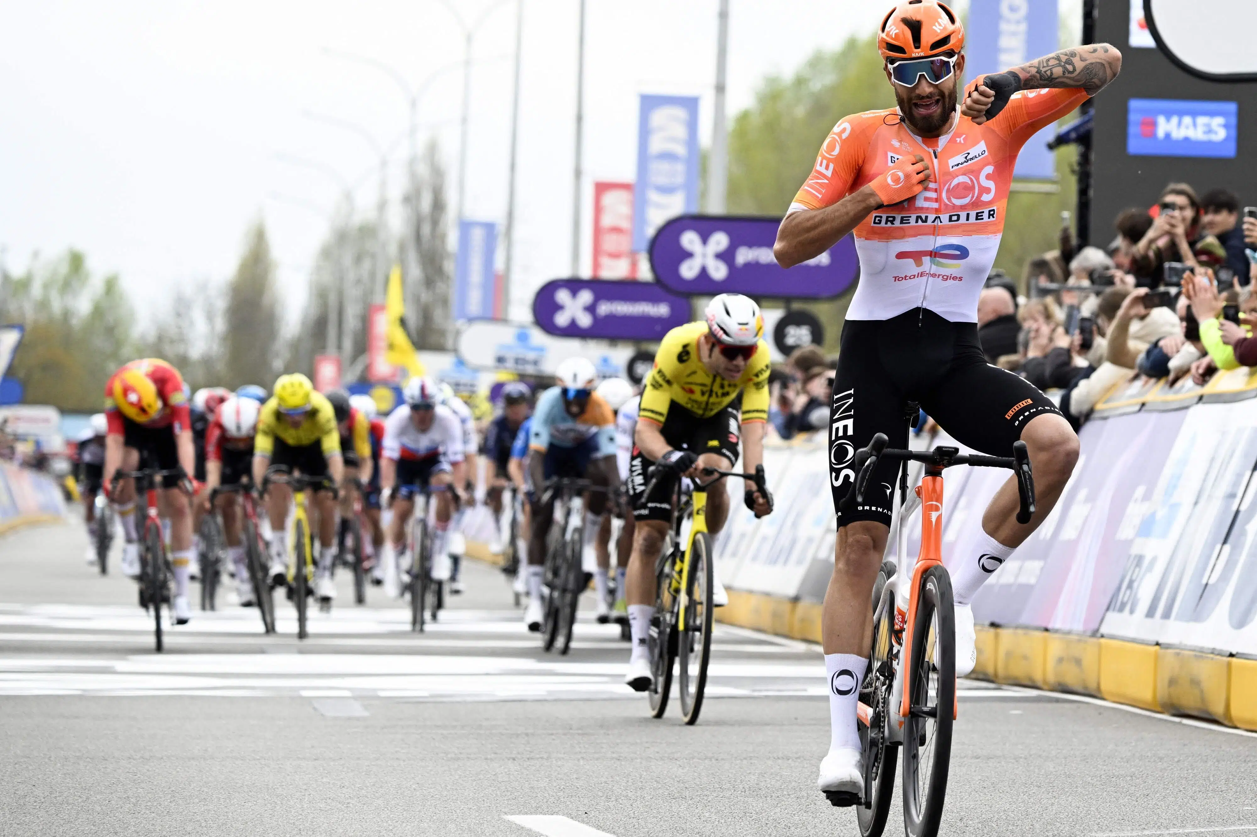 Van Aert gik kold kort før målstreg: Jeg døde til sidst