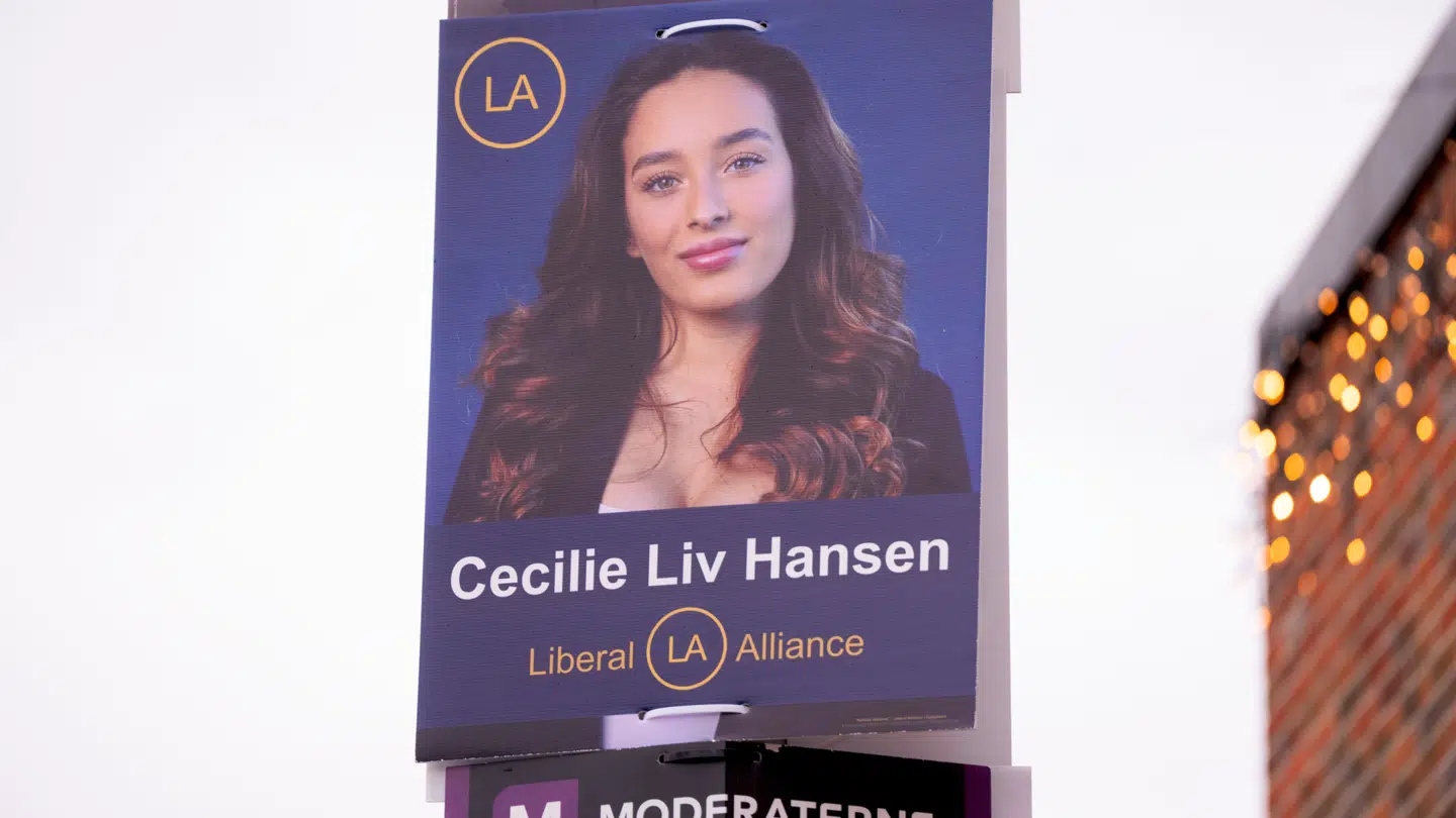 Cecilie Liv Hansen er blevet ekskluderet fra Liberal Alliance, efter det kom frem, at hendes kæreste har solgt hash. Nu fortæller hun om forløbet op til hendes ekskludering i Q&CO.