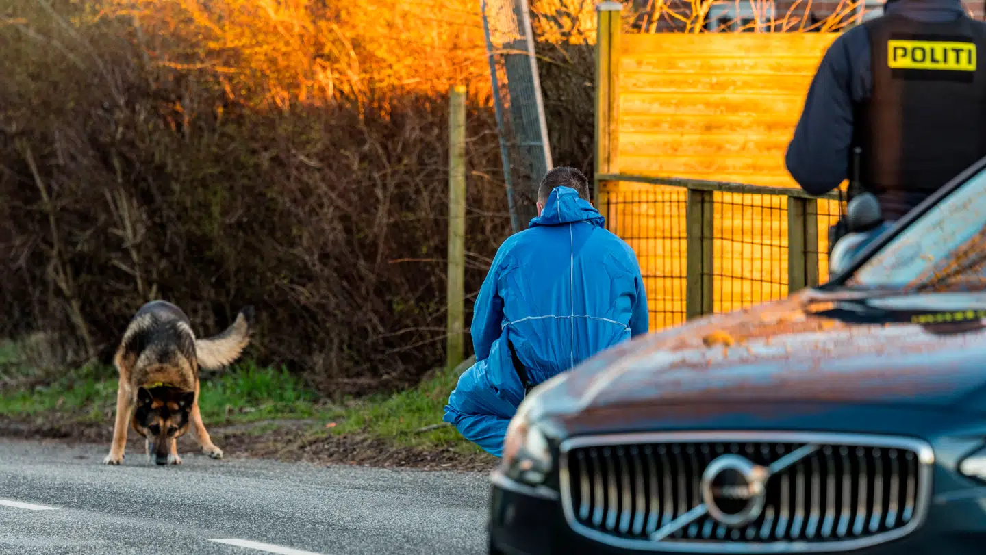 Politiet er til stede i Viemose Gade i Kalvehave.