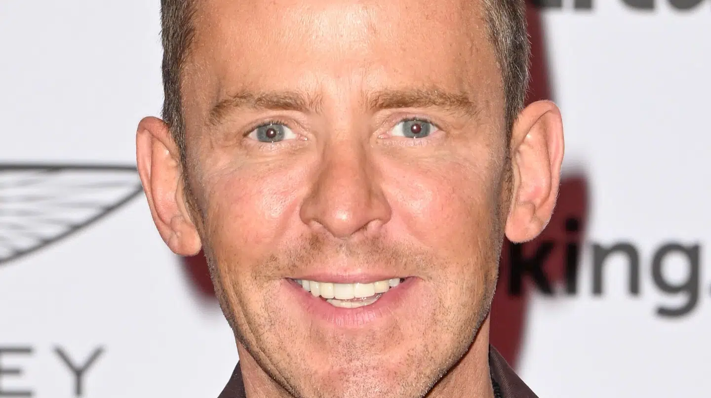 Scott Mills er en populær radiovært på BBC, men nu er det slut. I sidste uge blev han fyret.