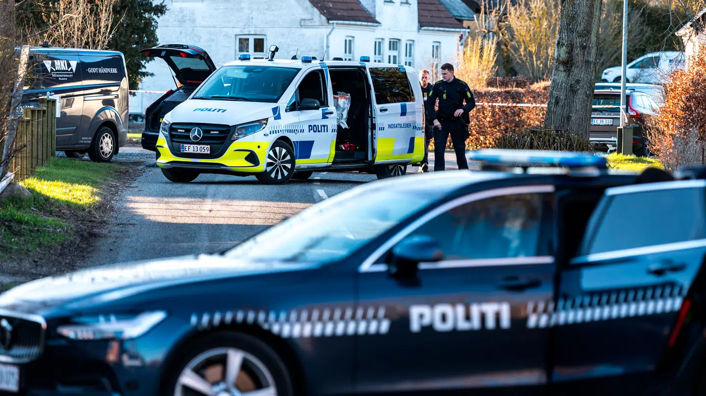 Politiet var til stede i Viemose Gade i Kalvehave onsdag den 1. april 2026.