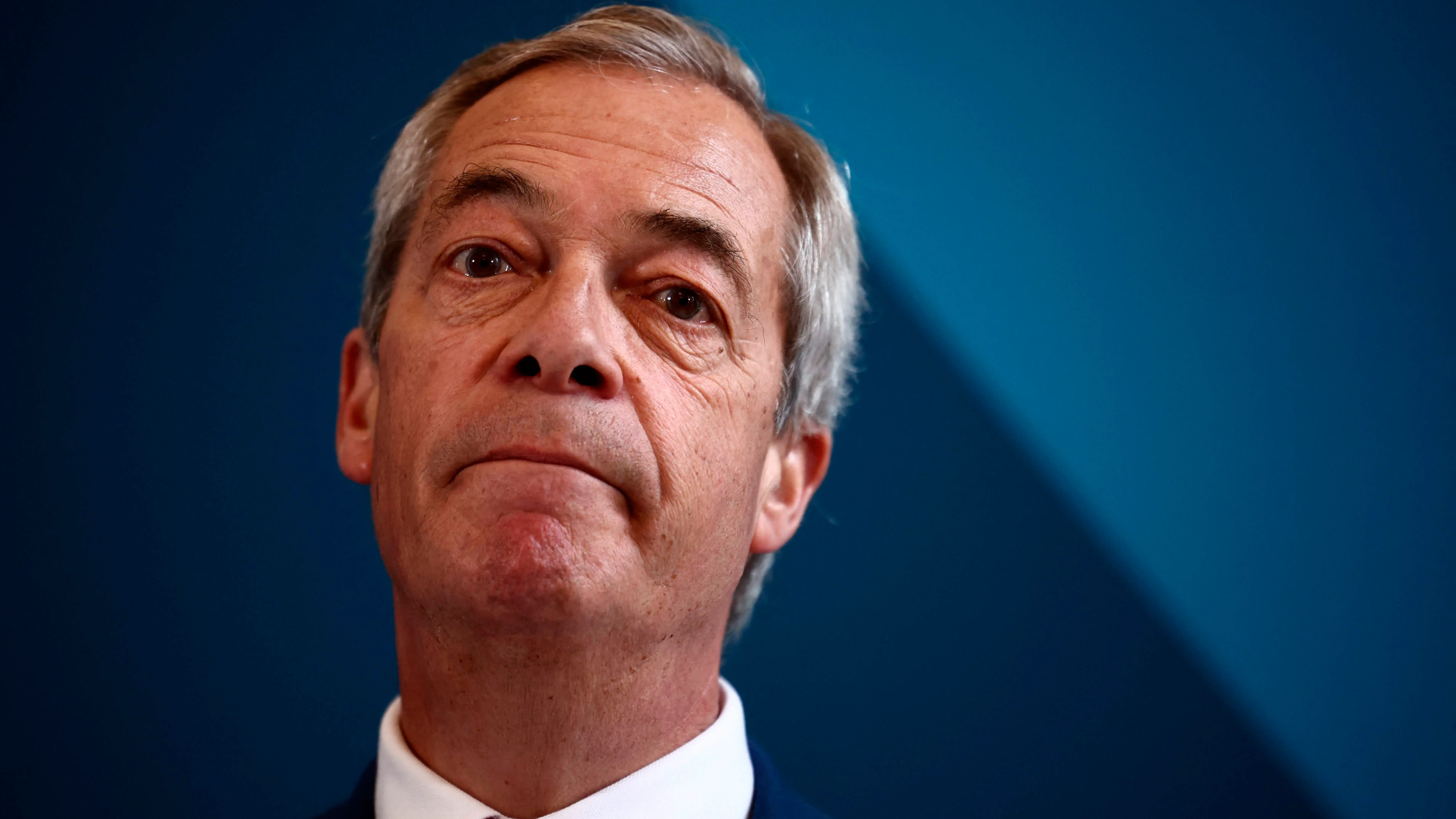 Farage melder ud: Fyret efter kæmpe drama