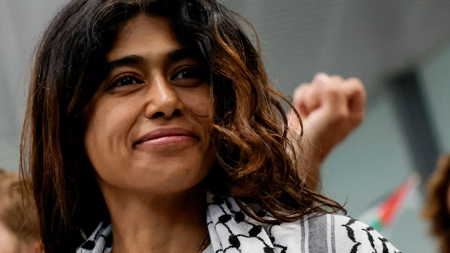 Det franske Europa-Parlamentsmedlem Rima Hassan er blevet anholdt – ifølge flere medier på grund af et tweet, hvor hun forsvarede terrorisme.